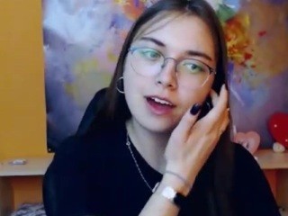 EmmaRobertsonn on cam for live free nude video chat now