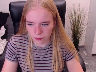 ?, chloe-becker? on cam for live free nude video chat now