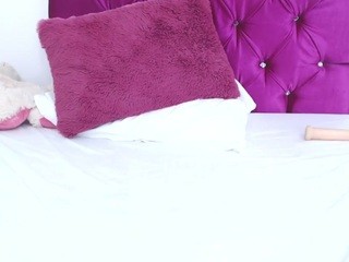 Hayley-21 on cam for live free nude video chat now