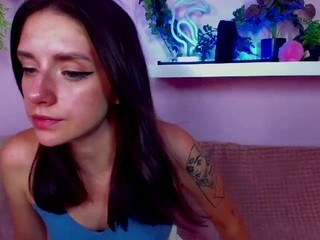 Kiki-Bella on cam for live free nude video chat now
