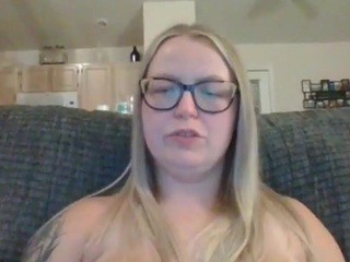 lilhunnybunnie on cam for live free nude video chat now