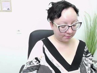 MissLilu on cam for live free nude video chat now