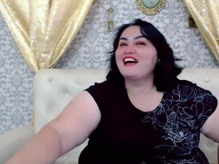 mommy-horny4u on cam for live free nude video chat now