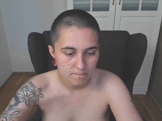 NightBirdy on cam for live free nude video chat now