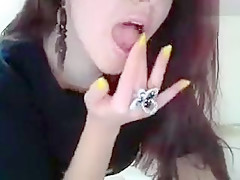 Sofiaava took off her black bra
