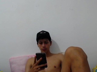 Troy on cam for live free nude video chat now