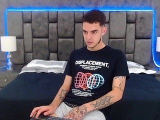 ARTHURBOY-GOLD on cam for live free nude video chat now