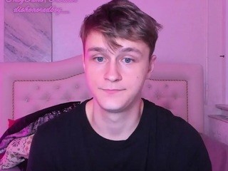 HenryCute on cam for live free nude video chat now