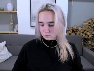 MiraOwen on cam for live free nude video chat now