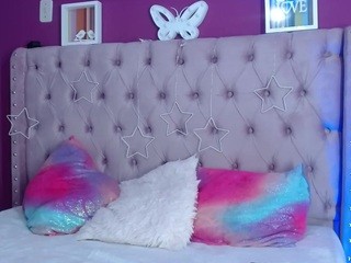 paulina-ishott9 on cam for live free nude video chat now
