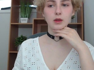 SunLoveee on cam for live free nude video chat now