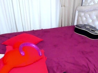 Traum Frau on cam for live free nude video chat now