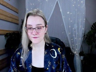 Alaiza on cam for live free nude video chat now