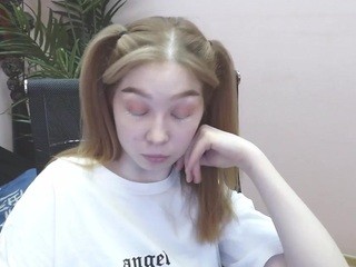 Alisa-Foxy on cam for live free nude video chat now