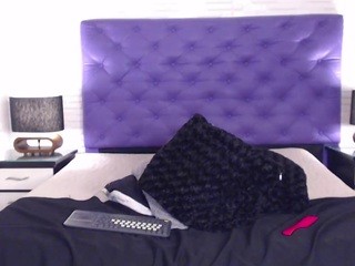 Charlotte , ? on cam for live free nude video chat now