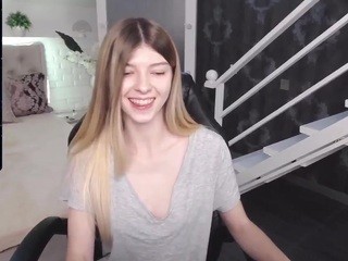 DiDaisy on cam for live free nude video chat now