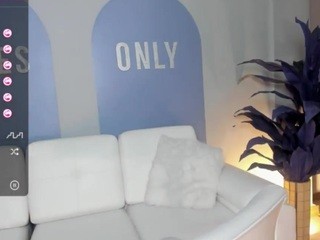 ⭐, i’m Lilly Roses ⭐ on cam for live free nude video chat now