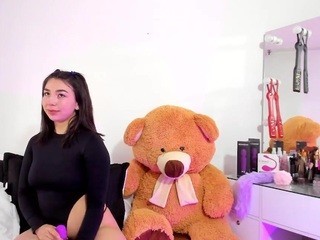 EmiliaOrtiz and LucianaNicole on cam for live free nude video chat now