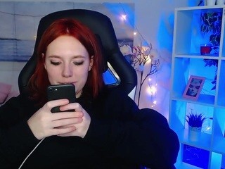 emmi-pose on cam for live free nude video chat now