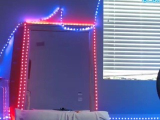 ?, ?GlizzzzUDwn?? on cam for live free nude video chat now