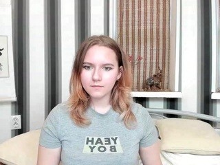 Hooneybun on cam for live free nude video chat now