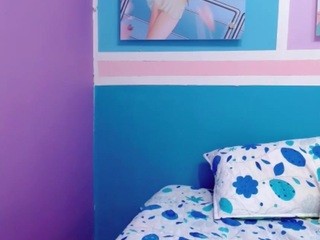 Jessy-Little on cam for live free nude video chat now