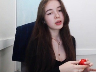 Linsia on cam for live free nude video chat now