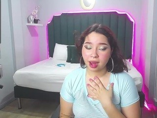 Sweet-Elle on cam for live free nude video chat now