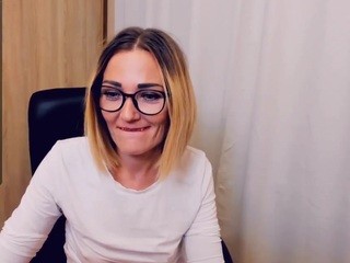 YourSecretDreams on cam for live free nude video chat now