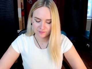 AlexaBowle on cam for live free nude video chat now