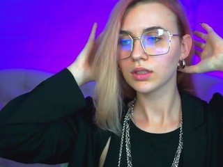 AliceSharp on cam for live free nude video chat now
