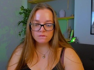 LucyxWells on cam for live free nude video chat now