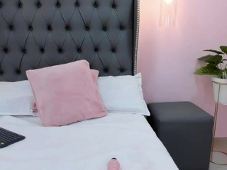 Molly-Cutee on cam for live free nude video chat now