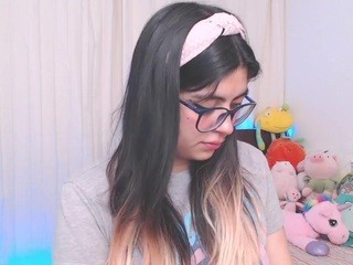 mylittle-sarah on cam for live free nude video chat now