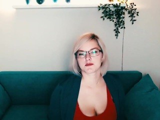 UlliaNelina on cam for live free nude video chat now