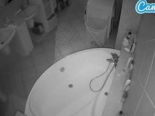 voyeurcam-julmodels-bath-1st-2 on cam for live free nude video chat now