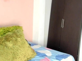 xnaomy on cam for live free nude video chat now