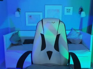 charliecharms on cam for live free nude video chat now