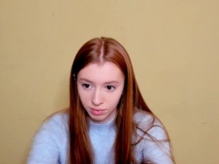 EllaHughes on cam for live free nude video chat now