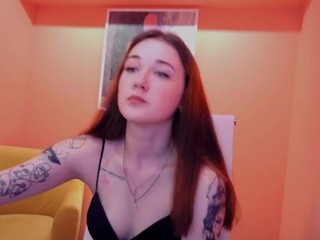 EmiliaEdwards on cam for live free nude video chat now