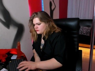 HillaryMays on cam for live free nude video chat now