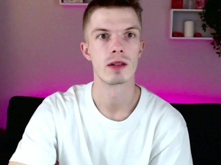 mmmWoah on cam for live free nude video chat now