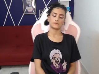 say-squirt18 on cam for live free nude video chat now