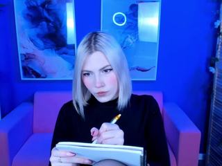 ZellaWright on cam for live free nude video chat now