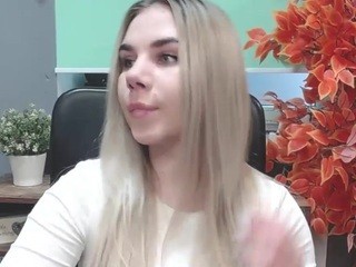 LillyxLUXX on cam for live free nude video chat now