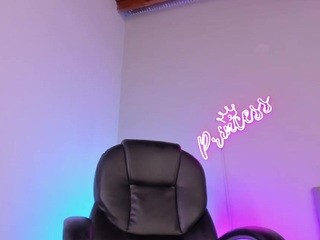 lillywood Ebony on cam for live free nude video chat now
