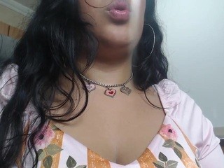 scarlett-32 on cam for live free nude video chat now