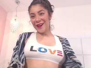 SophiiSweet on cam for live free nude video chat now