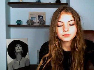 Susan-Nelson on cam for live free nude video chat now