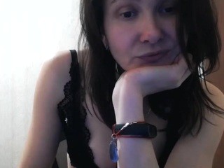 yummy-mummy on cam for live free nude video chat now